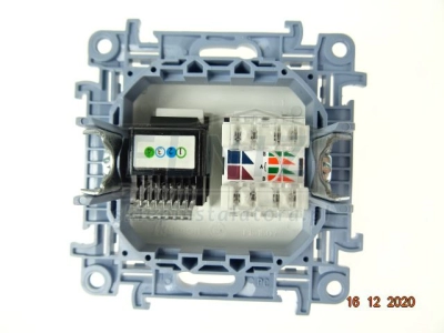 Gniazdko komputerowe 1xRJ45 8P8C kat. 6 nieekranowane + telefoniczne 1xRJ14 6P4C podtynkowe białe Kontakt-Simon SIMON 1